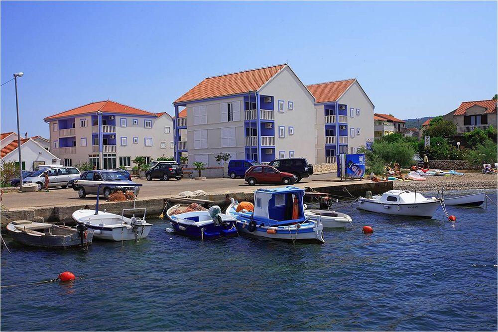 Aparthotel Marina Gromela Mirca  Bagian luar foto
